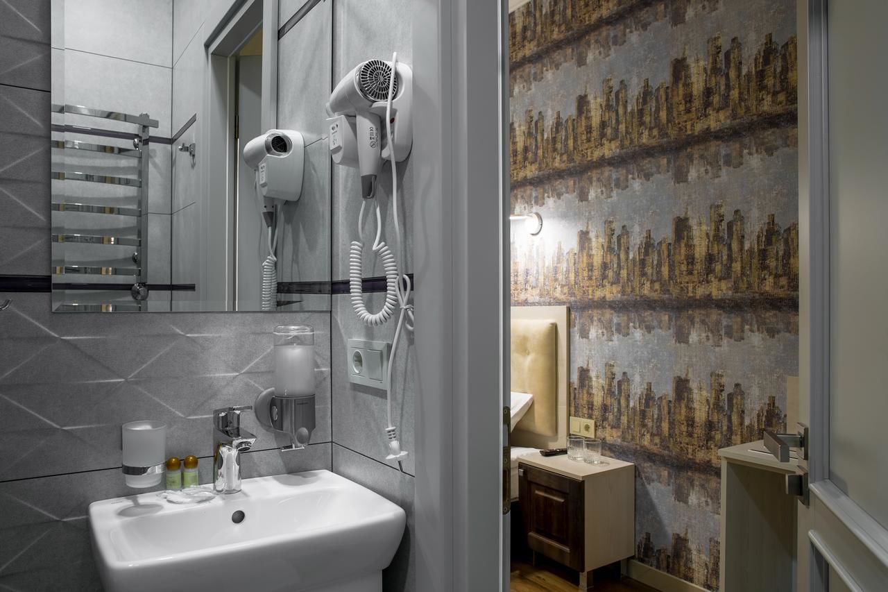 Апарт-отели Mini Hotel Barvy Lvova on Hnatyuka St. Львов