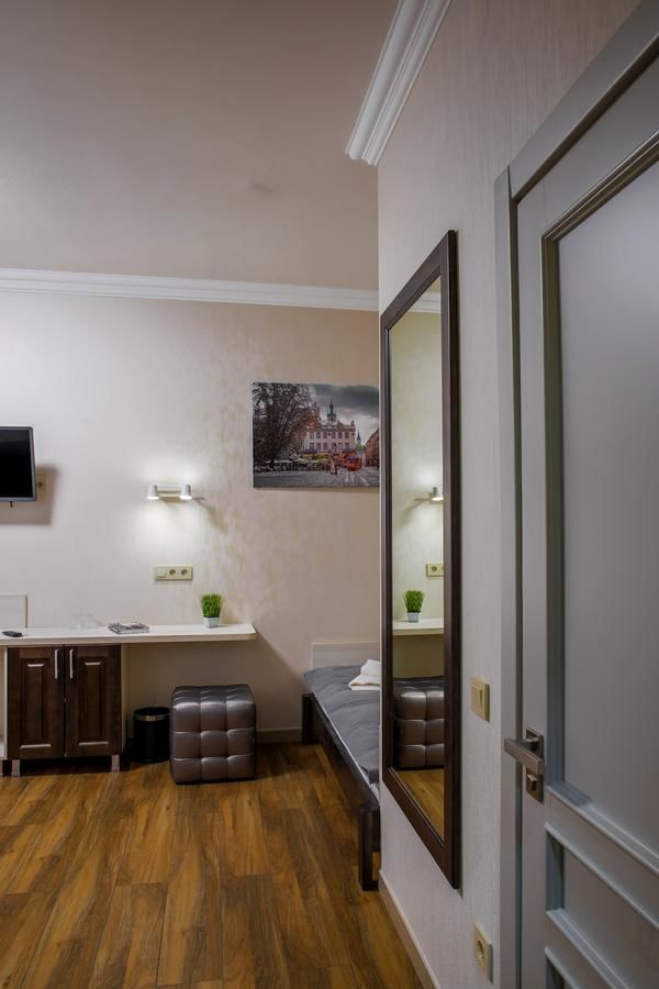 Апарт-отели Mini Hotel Barvy Lvova on Hnatyuka St. Львов