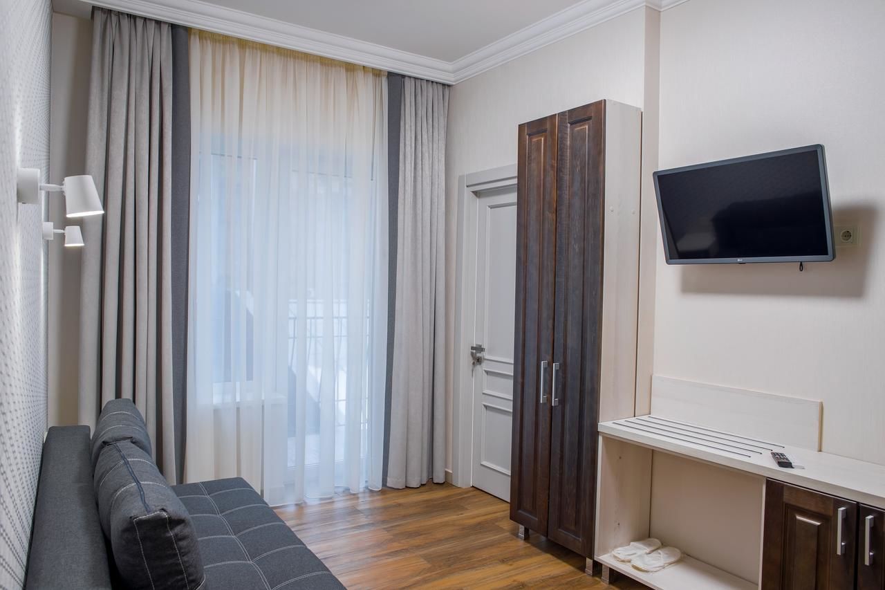 Апарт-отели Mini Hotel Barvy Lvova on Hnatyuka St. Львов