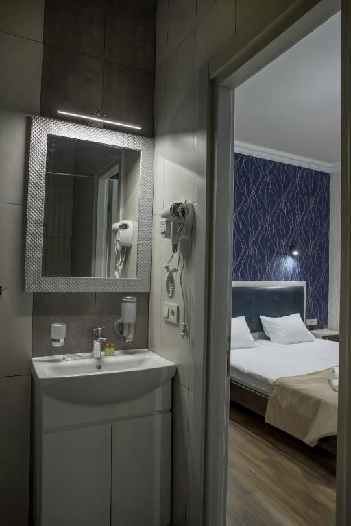 Апарт-отели Mini Hotel Barvy Lvova on Hnatyuka St. Львов