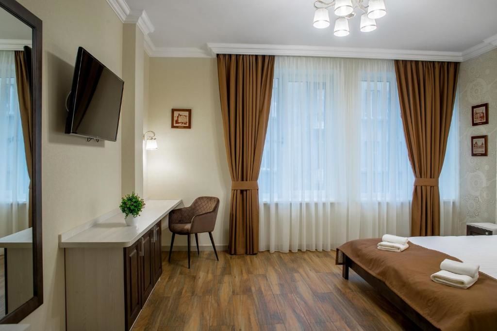 Апарт-отели Mini Hotel Barvy Lvova on Hnatyuka St. Львов