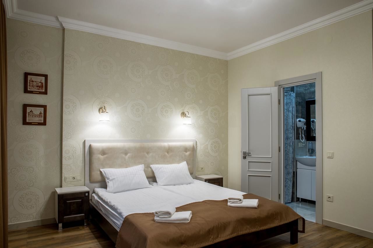 Апарт-отели Mini Hotel Barvy Lvova on Hnatyuka St. Львов