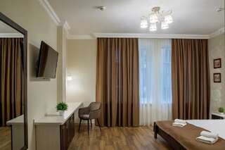 Апарт-отели Mini Hotel Barvy Lvova on Hnatyuka St. Львов Двухместный номер Делюкс с 1 кроватью и ванной-12