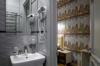 Апарт-отели Mini Hotel Barvy Lvova on Hnatyuka St. Львов Номер с кроватью размера «king-size»-3