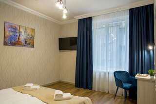 Апарт-отели Mini Hotel Barvy Lvova on Hnatyuka St. Львов Двухместный номер Делюкс с 1 кроватью и ванной-13