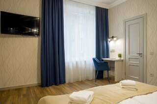Апарт-отели Mini Hotel Barvy Lvova on Hnatyuka St. Львов Двухместный номер Делюкс с 1 кроватью и ванной-15