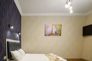 Апарт-отели Mini Hotel Barvy Lvova on Hnatyuka St. Львов Двухместный номер Делюкс с 1 кроватью и ванной-17