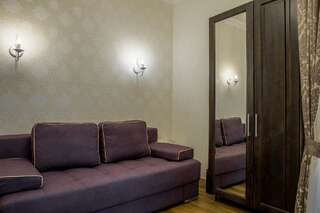 Апарт-отели Mini Hotel Barvy Lvova on Hnatyuka St. Львов Двухместный номер с 2 отдельными кроватями и балконом-2