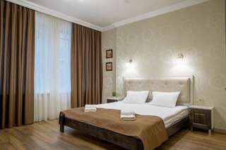 Апарт-отели Mini Hotel Barvy Lvova on Hnatyuka St. Львов Двухместный номер Делюкс с 1 кроватью и ванной-23